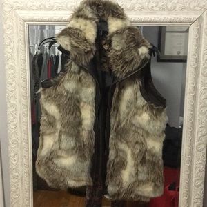 FAUX FUR/leather vest
